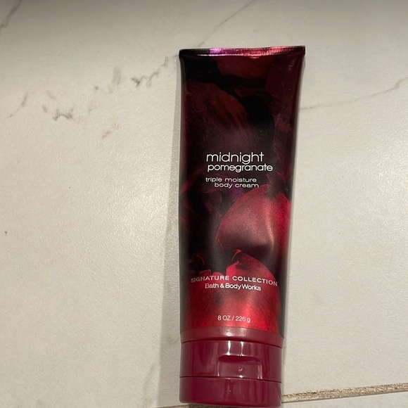 Midnight Pomegranate Bath and Body Works ✨ - Picture 1 of 1